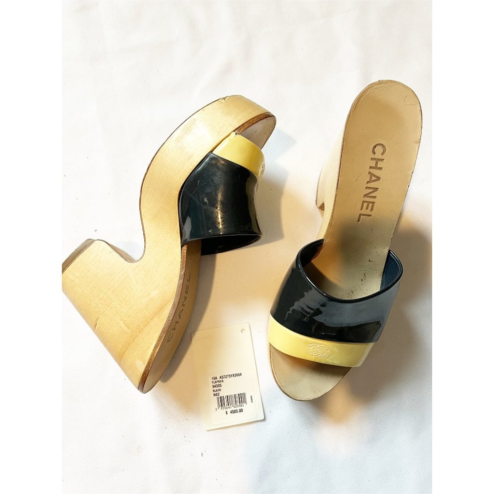 CHANEL Marin Patent Navy/Yellow Leather Platform Wooden Mule Size EU37/US6.5